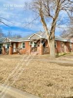 featured image of 915 W Grand Ave