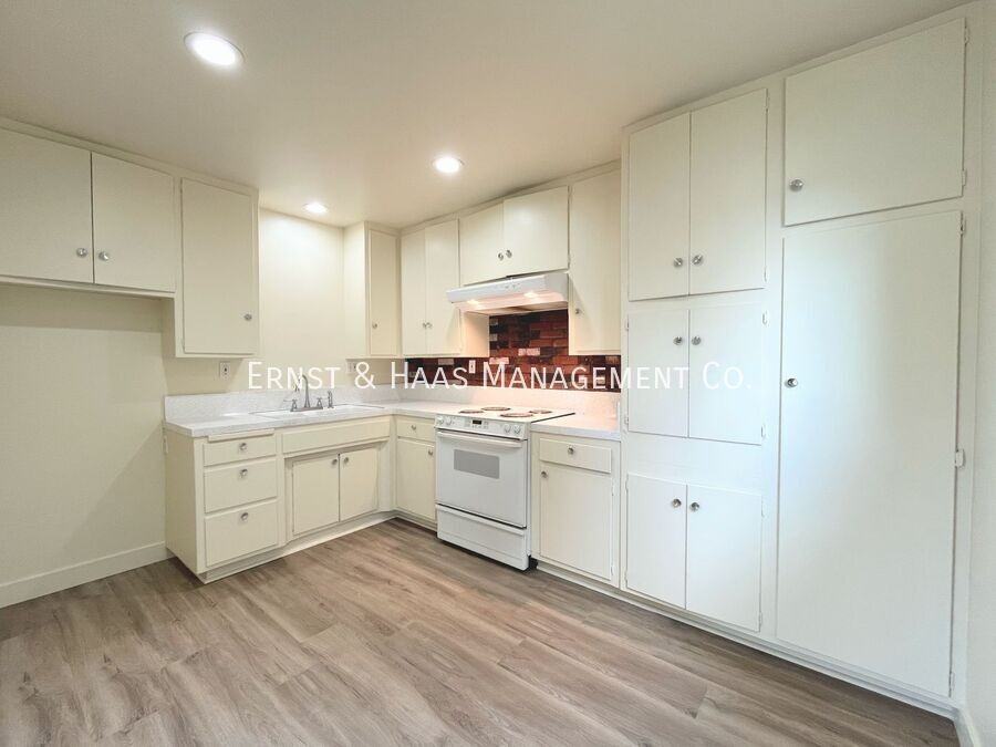 4107 E 14th St - Photo 3 of 7