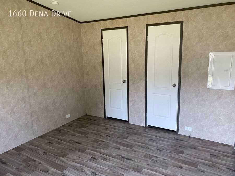 1660 Dena Dr - Photo 2 of 4