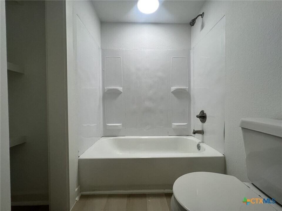 201 Lowery Drive - Photo 5 of 50