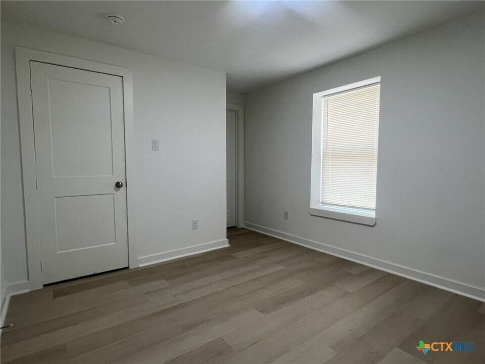 201 Lowery Drive - Photo 3 of 42