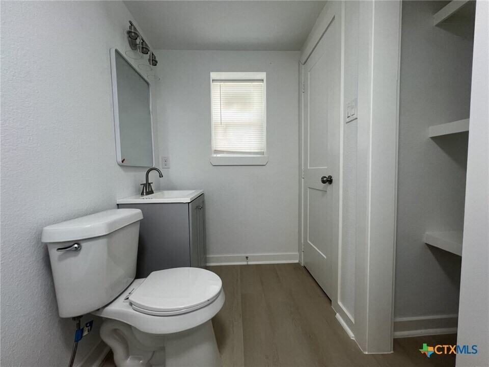 201 Lowery Drive - Photo 4 of 42