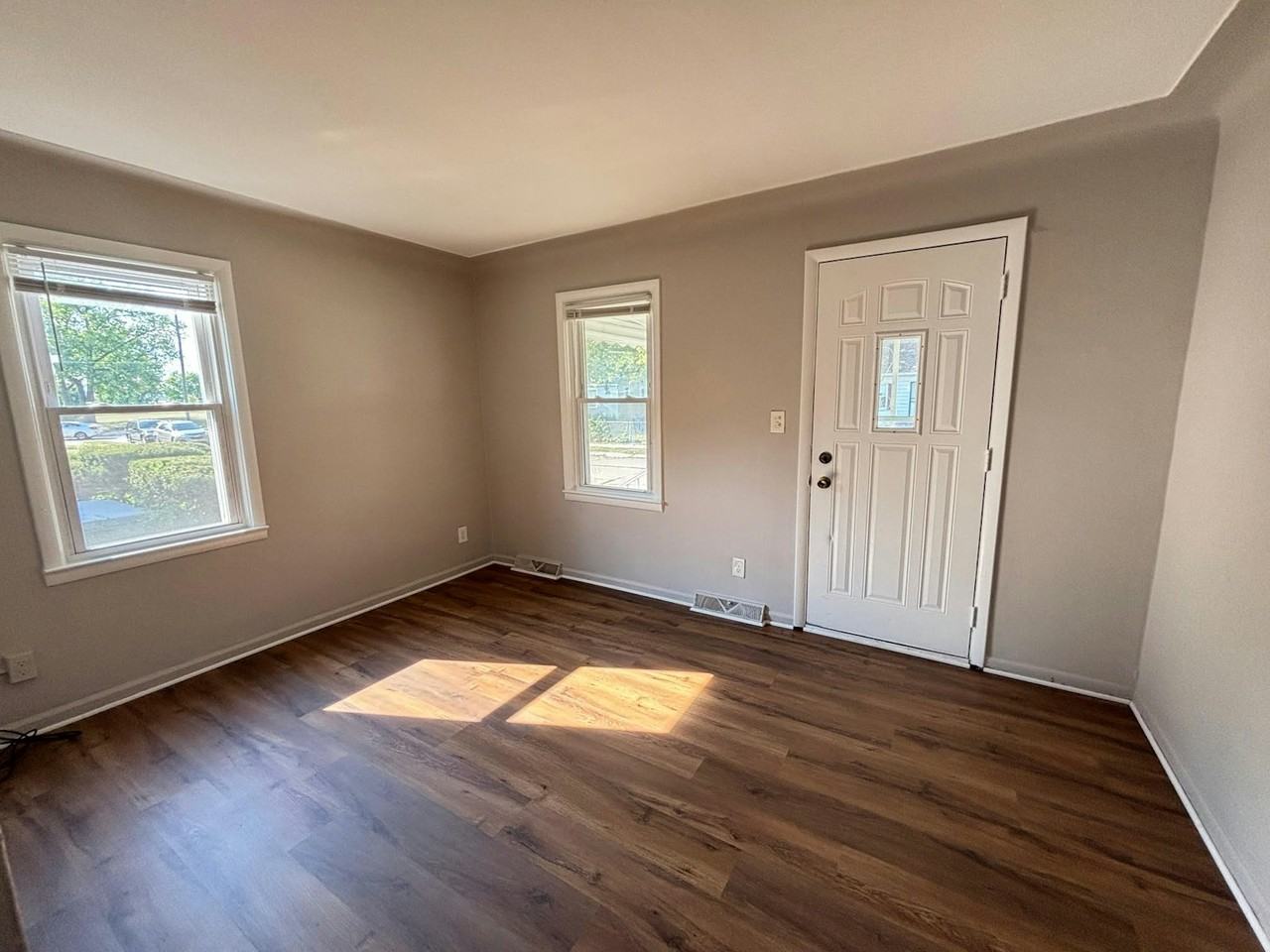 7034 Yacht Avenue - Photo 2 of 15