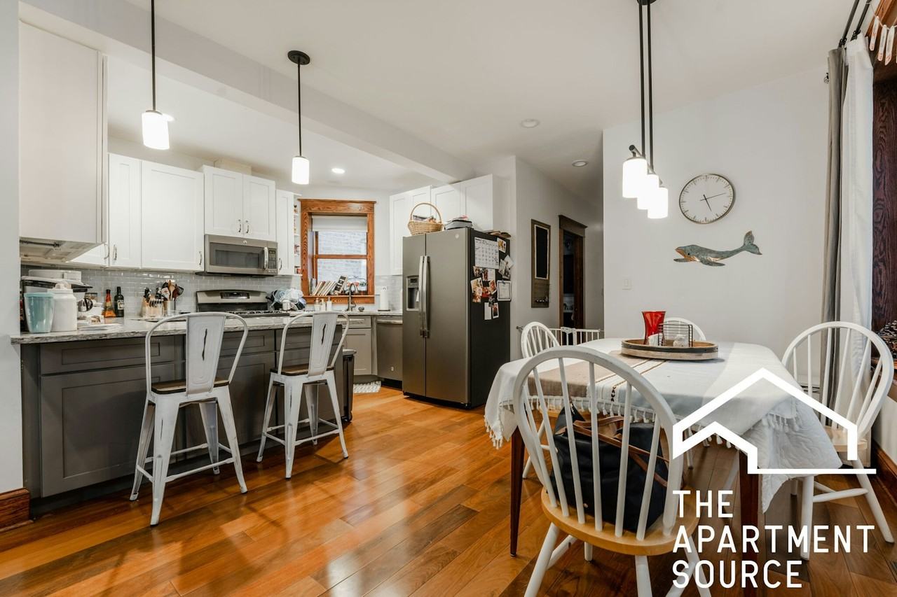 1019 West Oakdale Avenue, Unit 1F - Photo 3 of 35