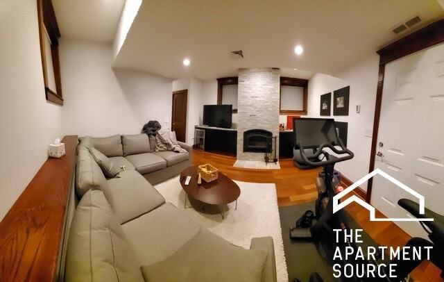 1019 West Oakdale Avenue, Unit 1F - Photo 4 of 35