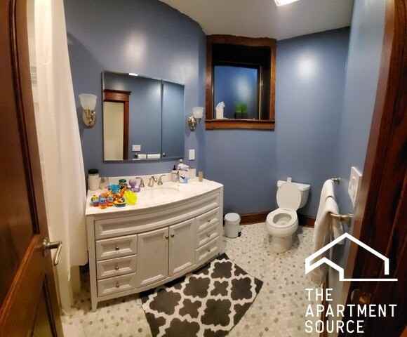 1019 West Oakdale Avenue, Unit 1F - Photo 5 of 35