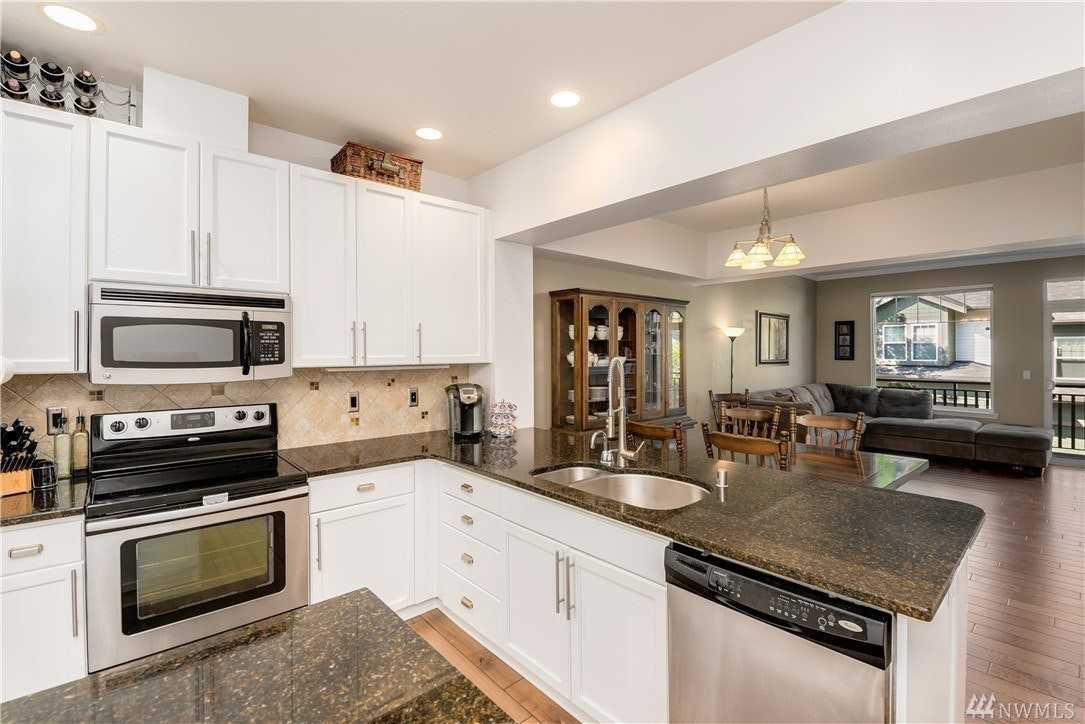 7720 Fairway Avenue Southeast, Unit 402 - Photo 3 of 11