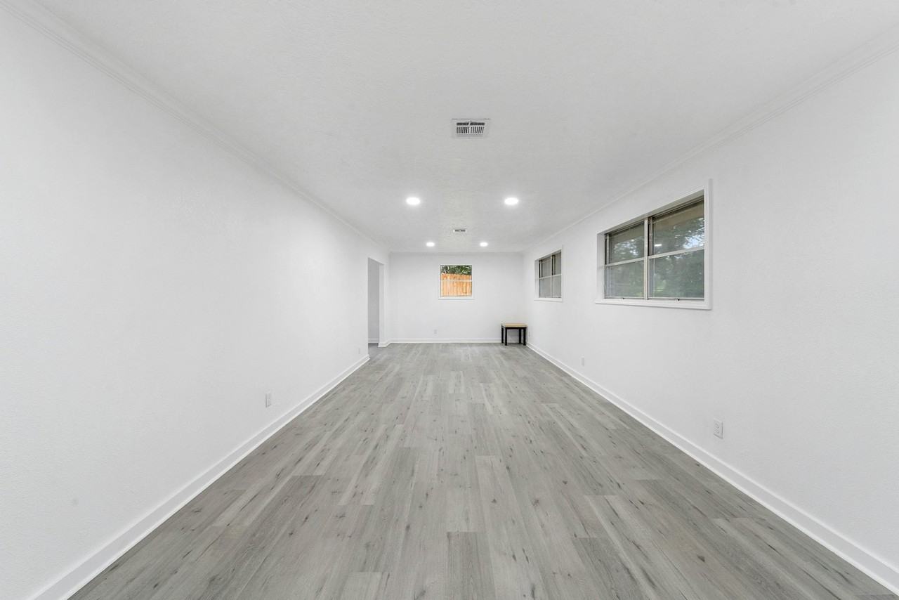 1911 Avenue O - Photo 4 of 20