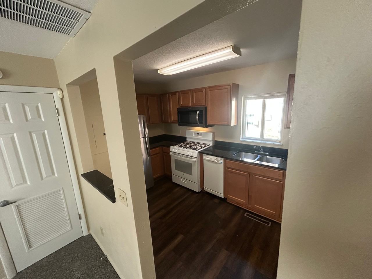 916 South Byrne Road - Photo 4 of 9