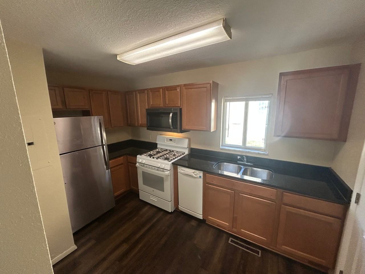916 South Byrne Road - Photo 5 of 9