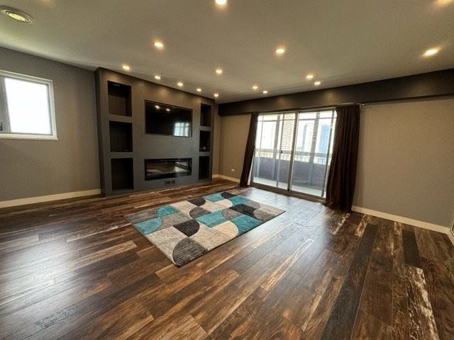 246 Roslyn Rd - Photo 2 of 22