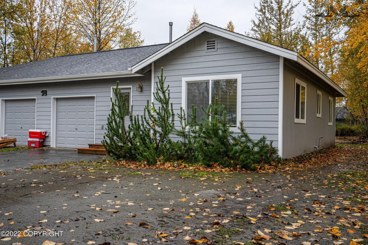 1290 N Hoka Hay Cir #2