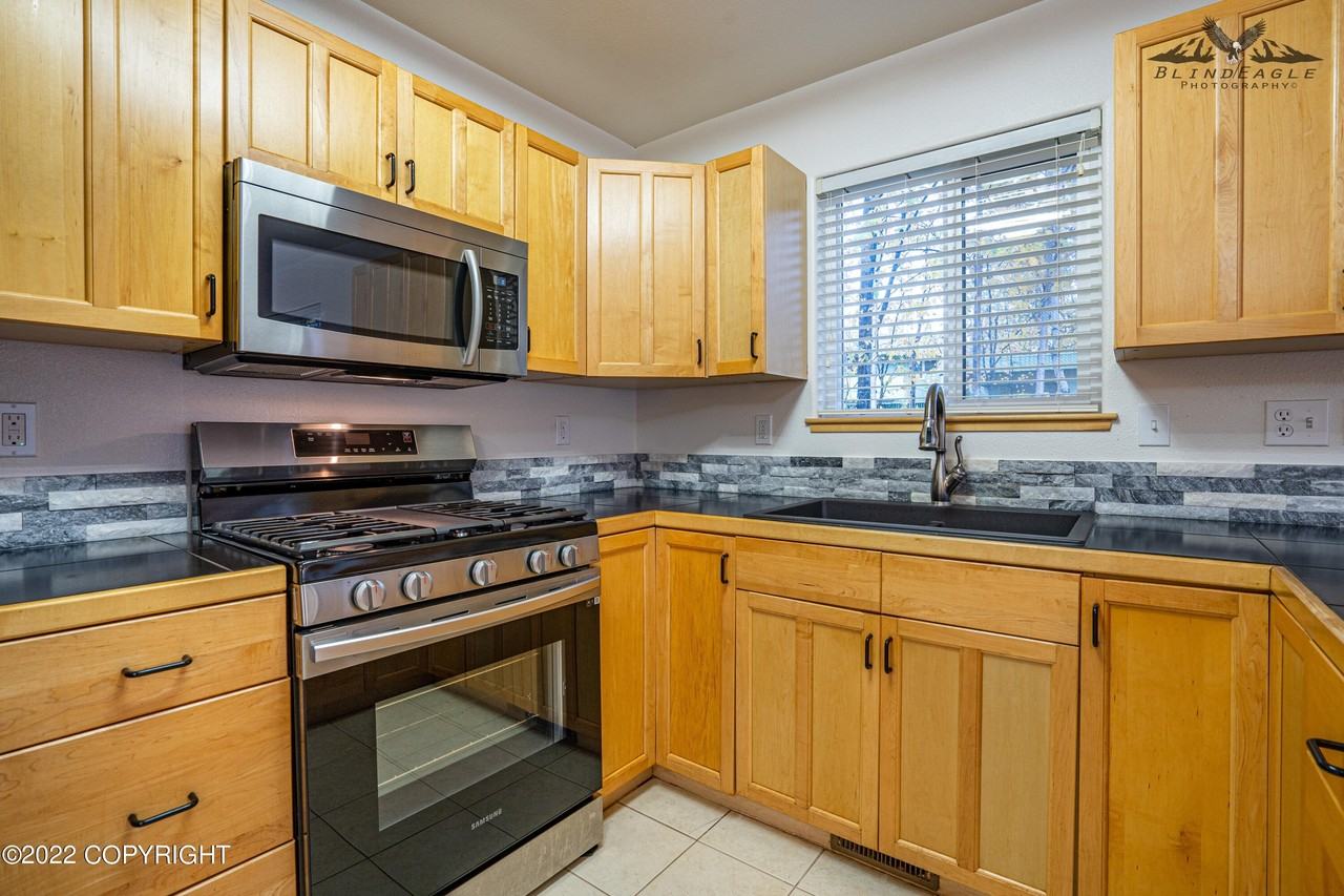 1290 N Hoka Hay Cir #2 - Photo 4 of 21