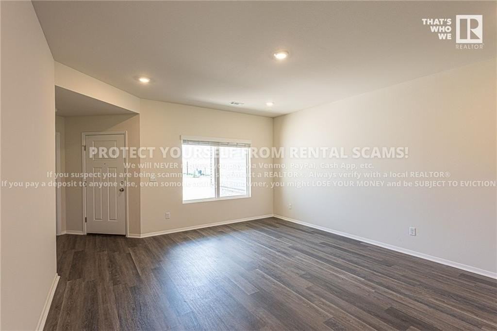 2721 Elliott St - Photo 4 of 16