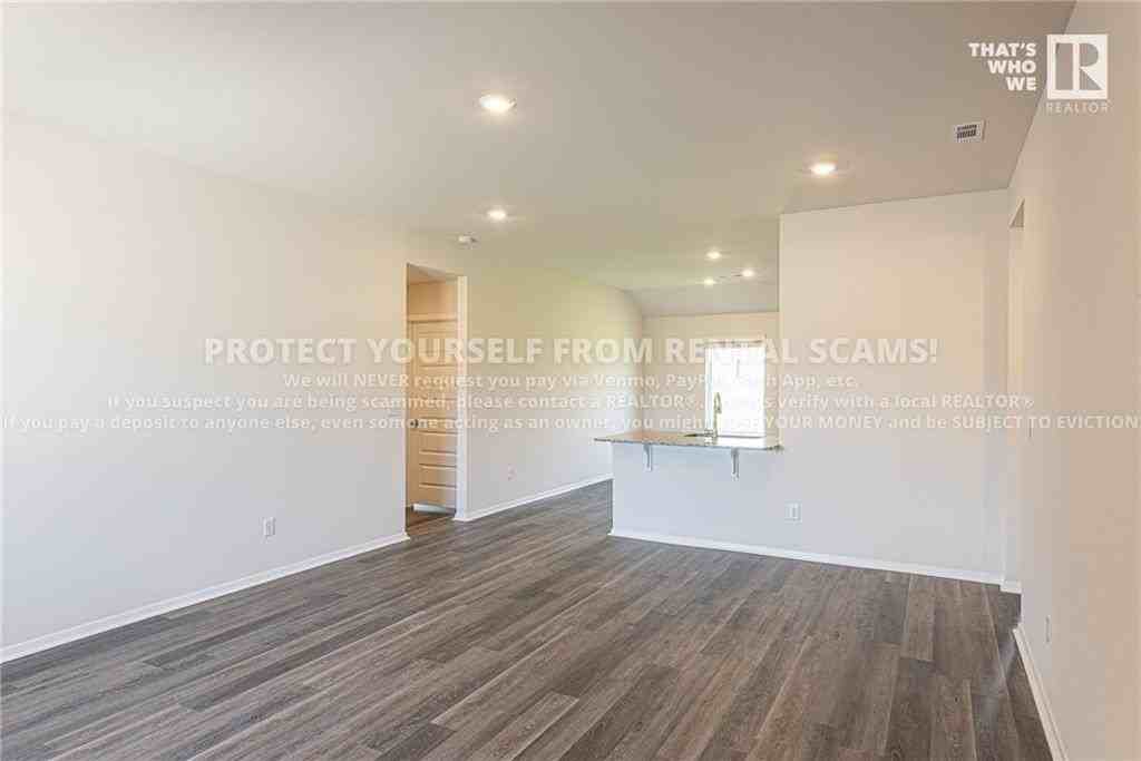 2721 Elliott St - Photo 5 of 16