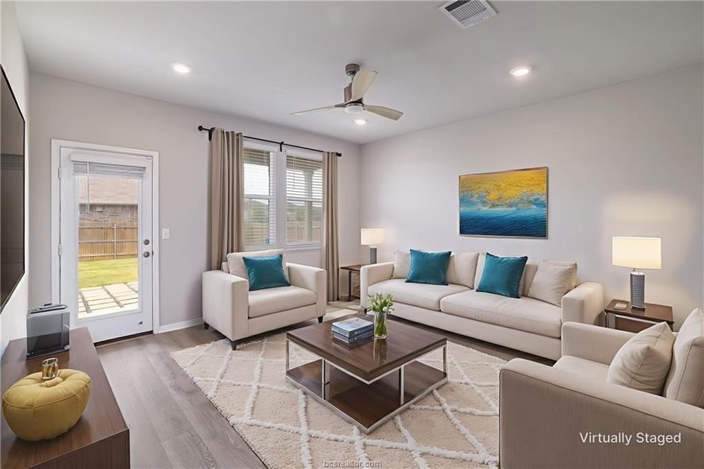 445 Shiner Ln - Photo 6 of 35