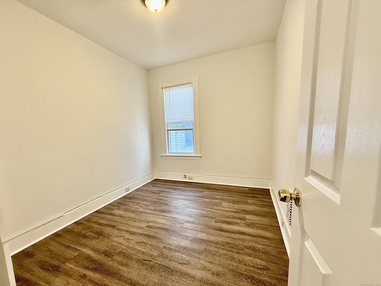 519 Brooks St - Photo 7 of 11