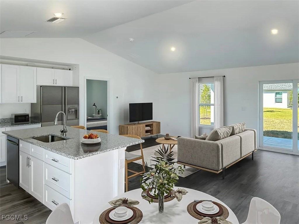 4528 Nw 34th Pl - Photo 4 of 14