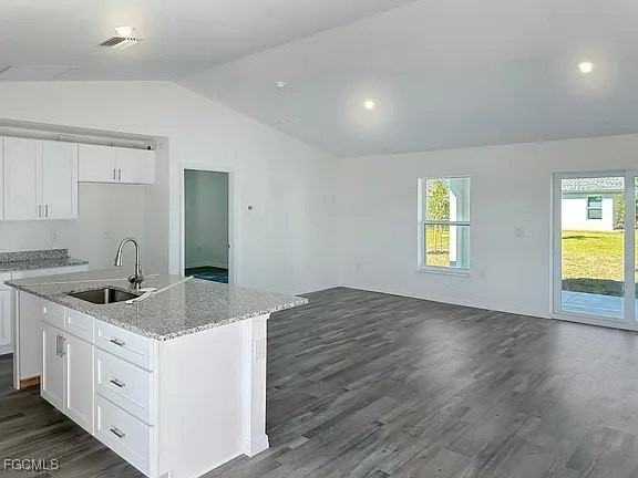 4528 Nw 34th Pl - Photo 5 of 14