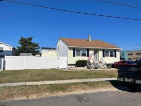 300 Sheridan Pl - Photo 1 of 1