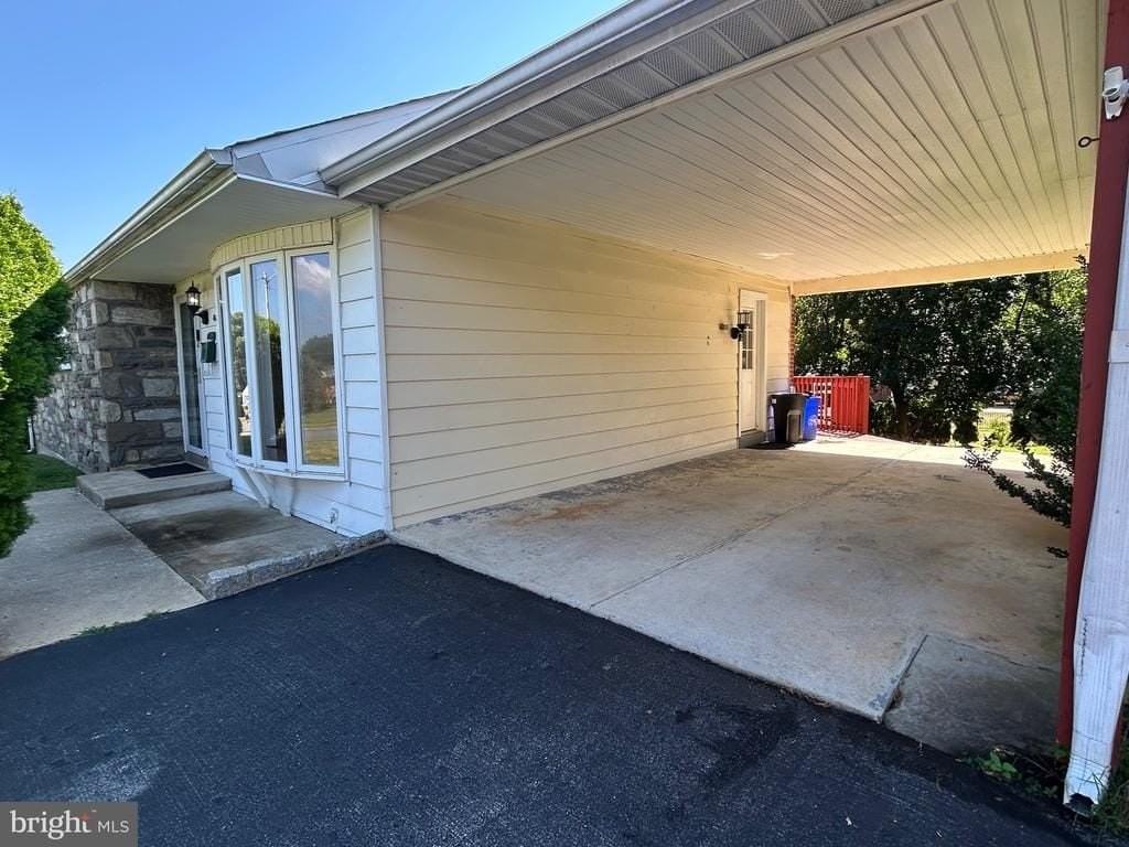 409 Yale Avenue - Photo 3 of 49