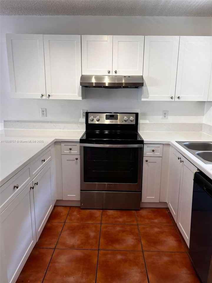 6215 Kendale Lakes Cir #272 - Photo 2 of 17