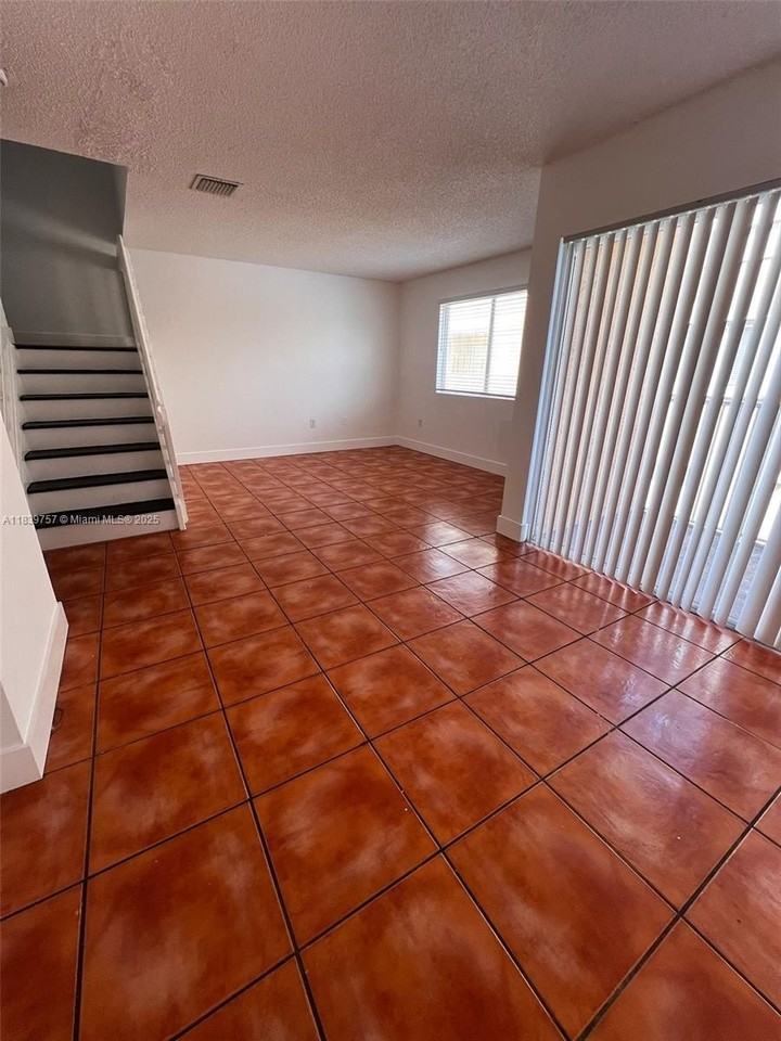 6215 Kendale Lakes Cir #272 - Photo 5 of 17