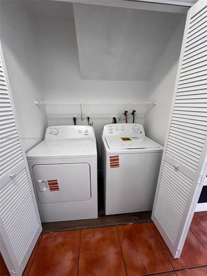 6215 Kendale Lakes Cir #272 - Photo 6 of 17