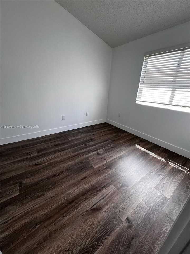 6215 Kendale Lakes Cir #272 - Photo 7 of 17