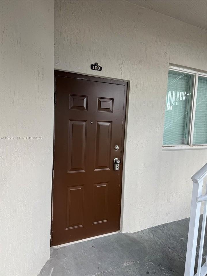 2925 Se 16th Ave #100 - Photo 5 of 27