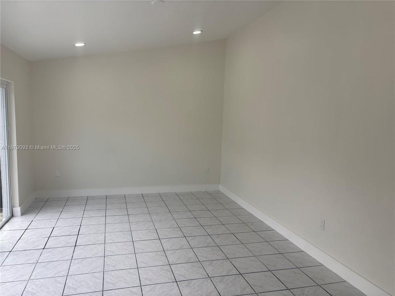 9435 Sw 144th Ct - Photo 7 of 32