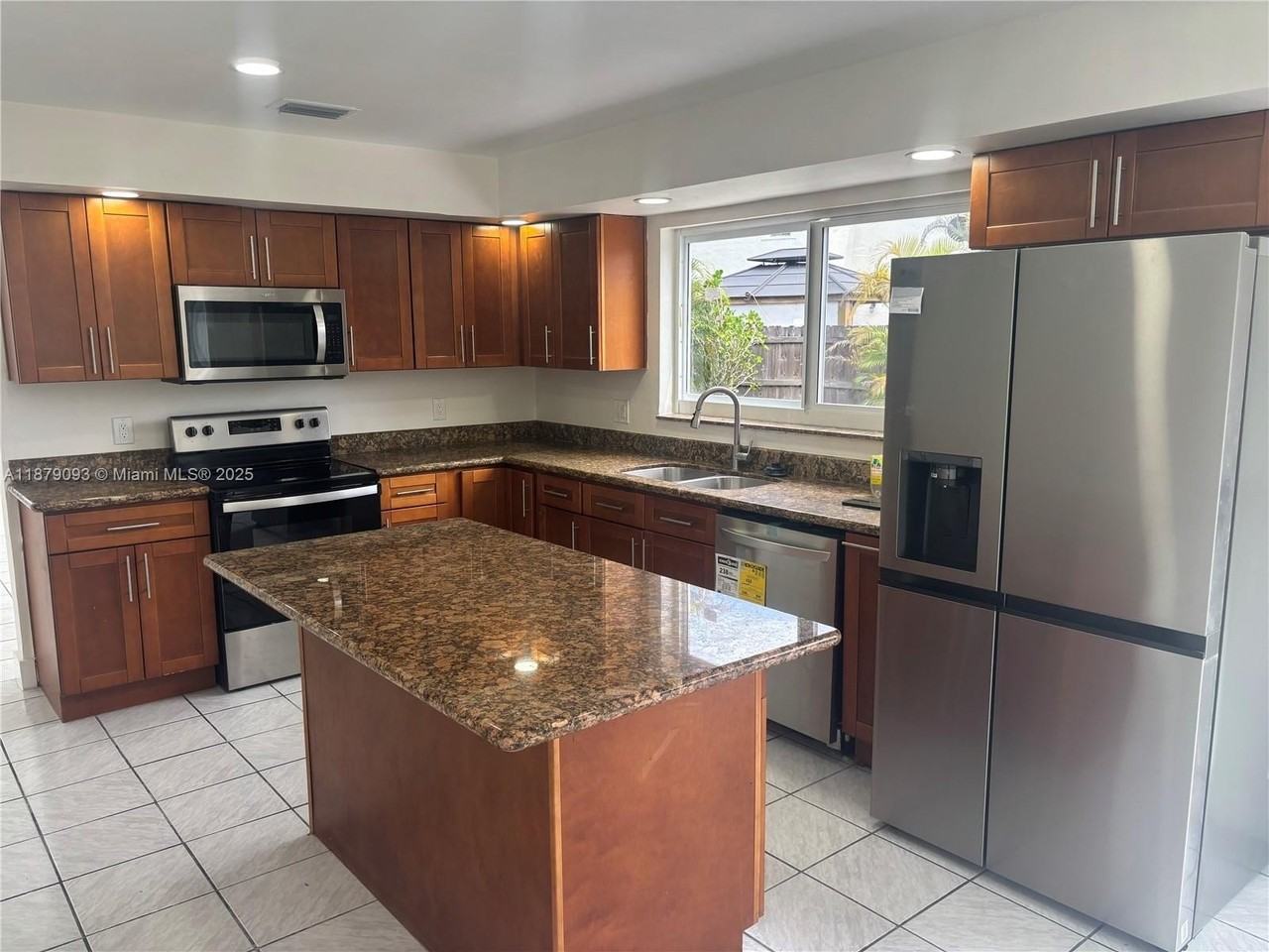 9435 Sw 144th Ct - Photo 4 of 32