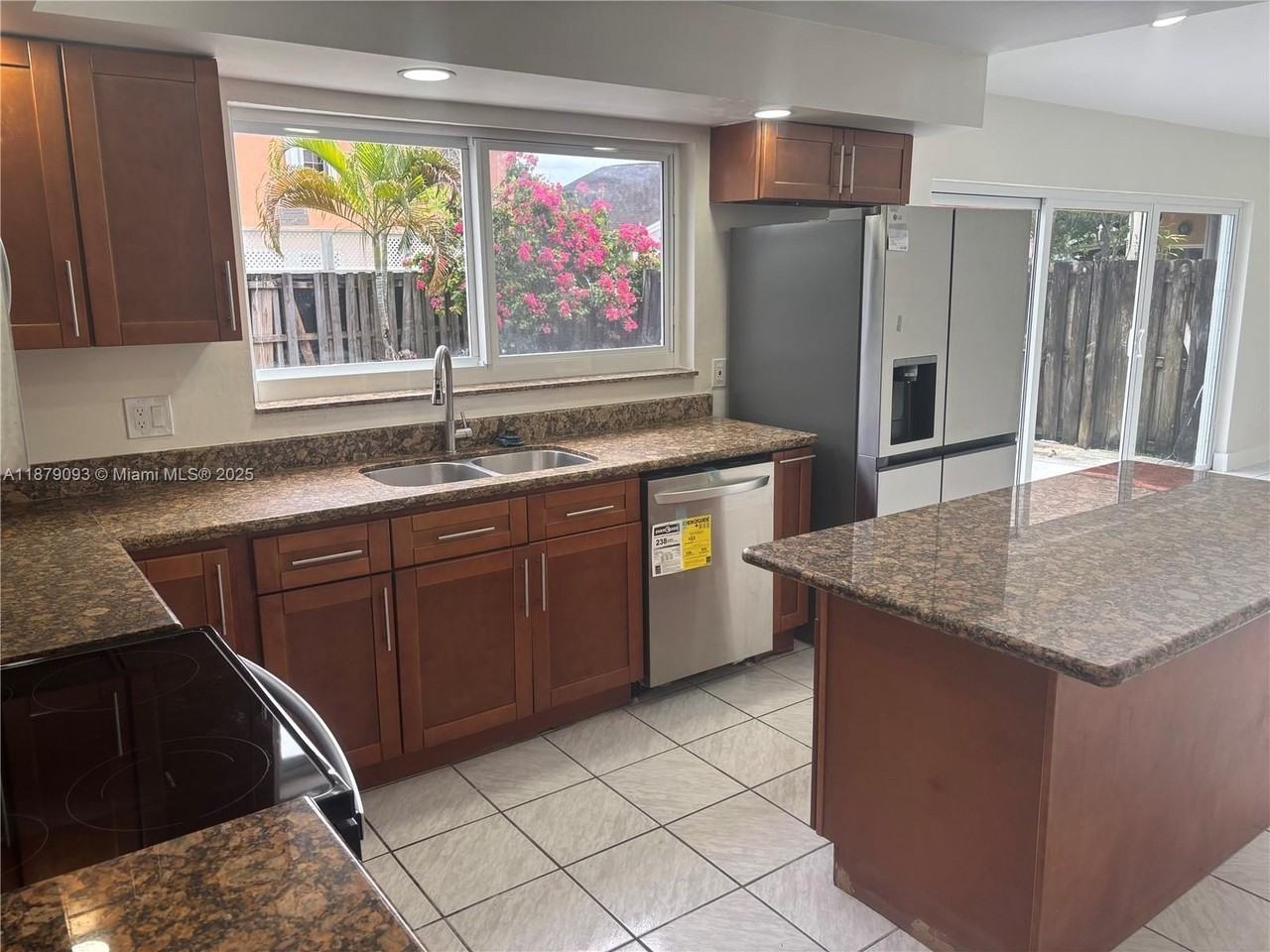 9435 Sw 144th Ct - Photo 3 of 32