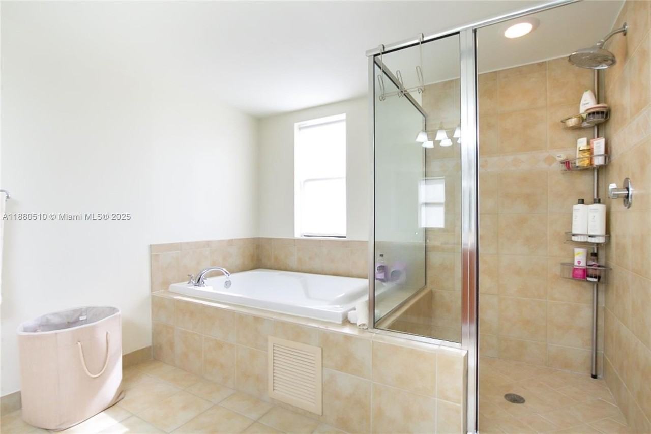 888 Southwest 37th Avenue #1417 - Photo 5 of 17