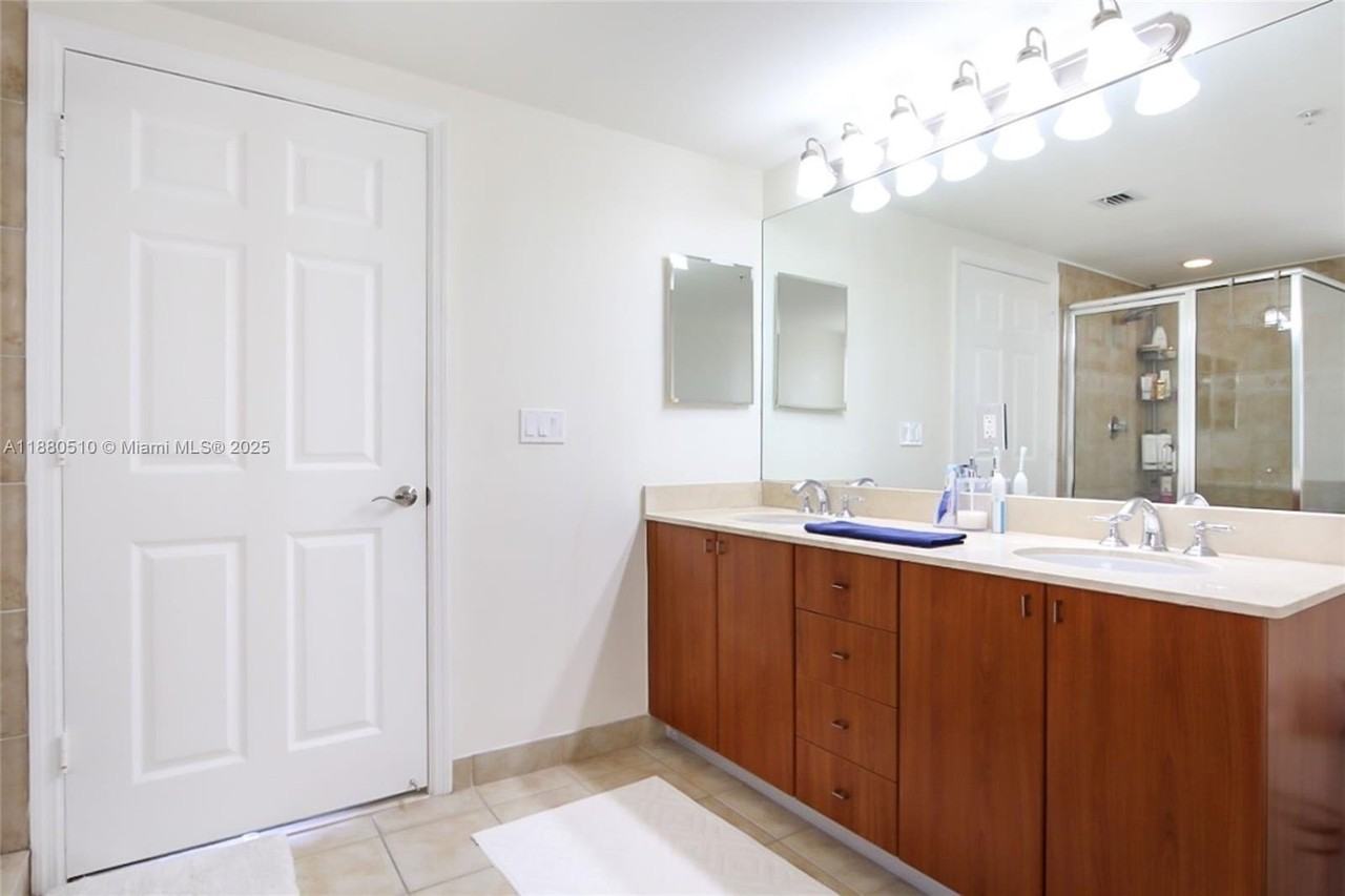 888 Southwest 37th Avenue #1417 - Photo 6 of 17