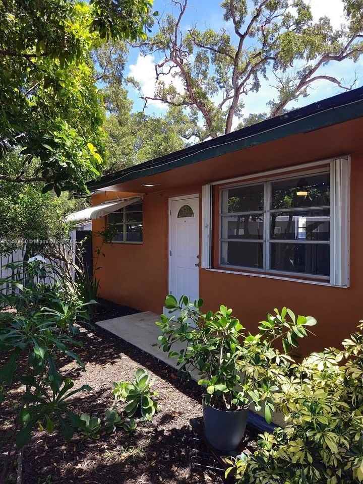 4920 Sw 28th Ter #1-2 - Photo 2 of 37