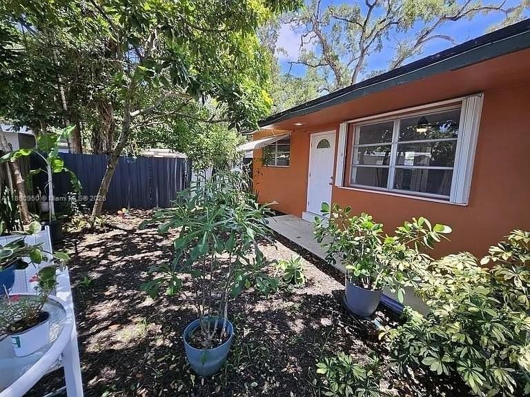 4920 Sw 28th Ter #1-2 - Photo 4 of 37