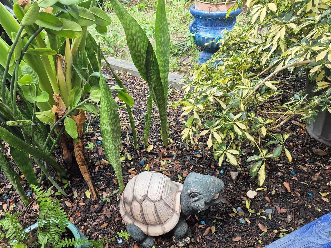 4920 Sw 28th Ter #1-2 - Photo 5 of 37