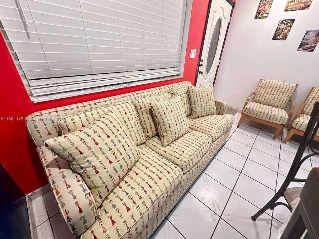 935 Sw 11th Ave #1stFL - Photo 3 of 17