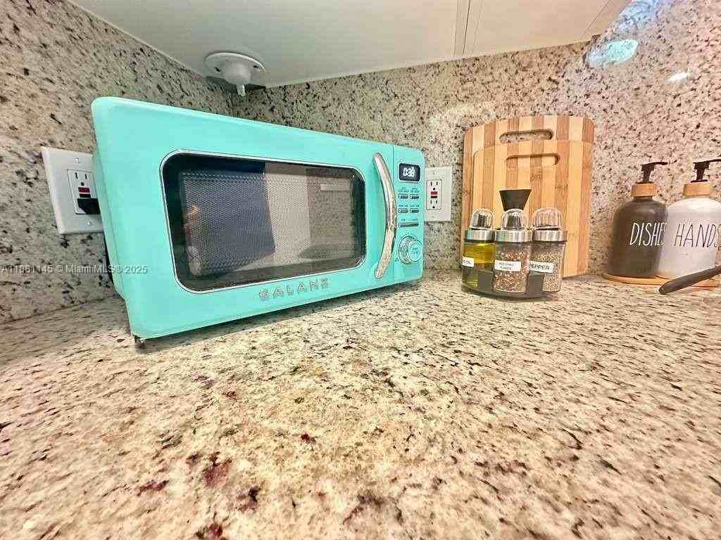 935 Sw 11th Ave #1stFL - Photo 7 of 17