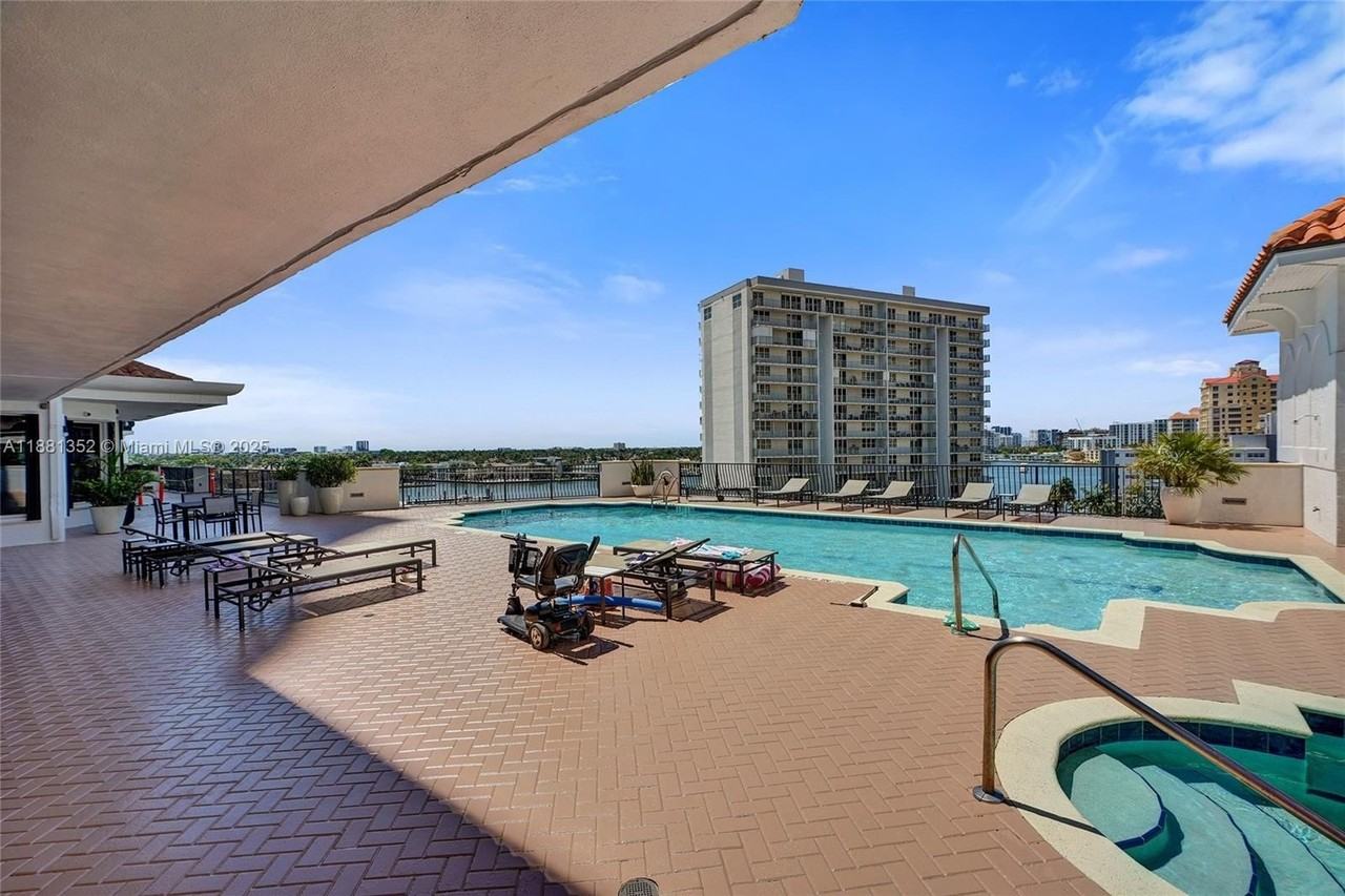 100 S Birch Rd #906B - Photo 3 of 50