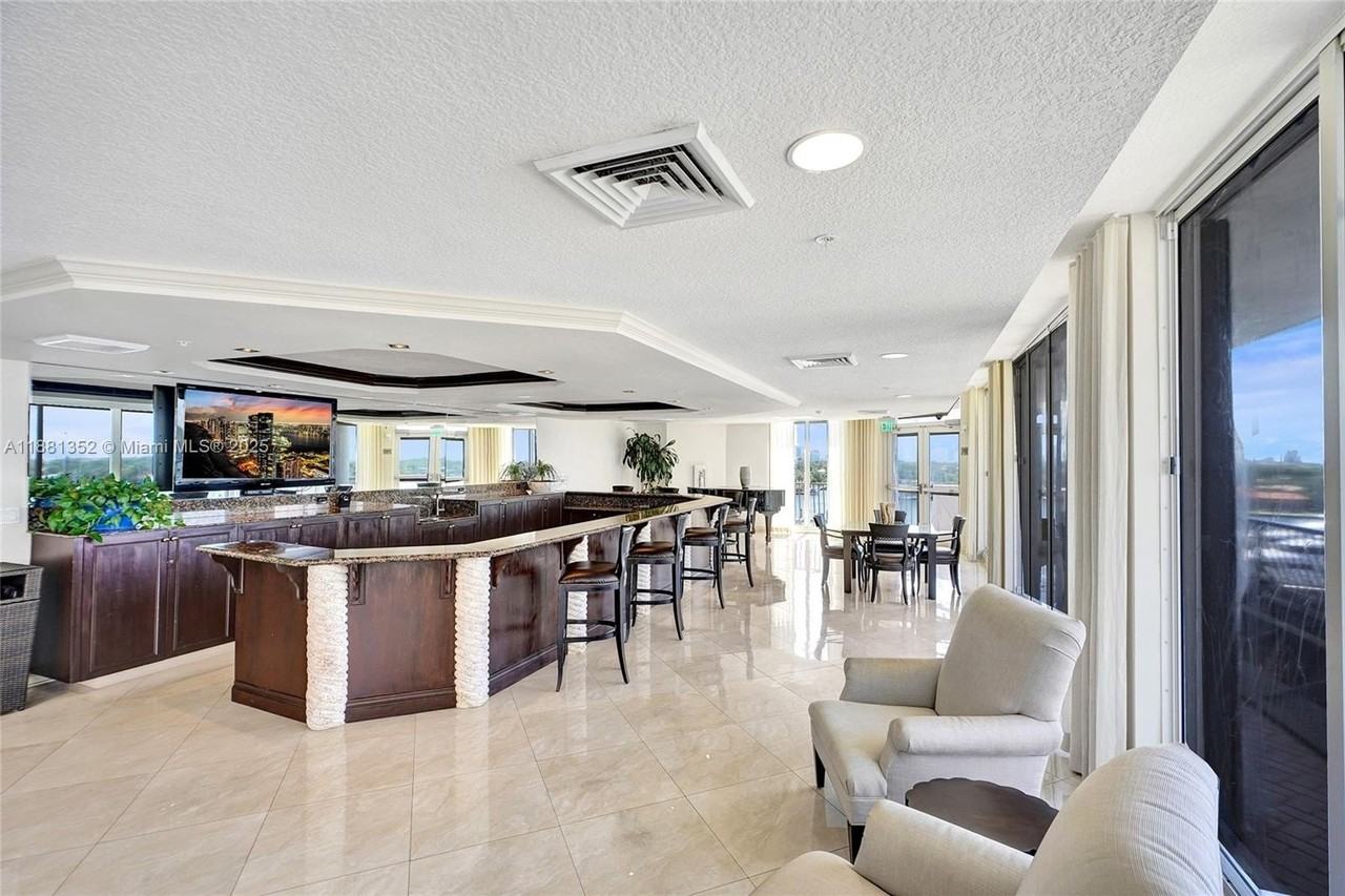 100 S Birch Rd #906B - Photo 6 of 50