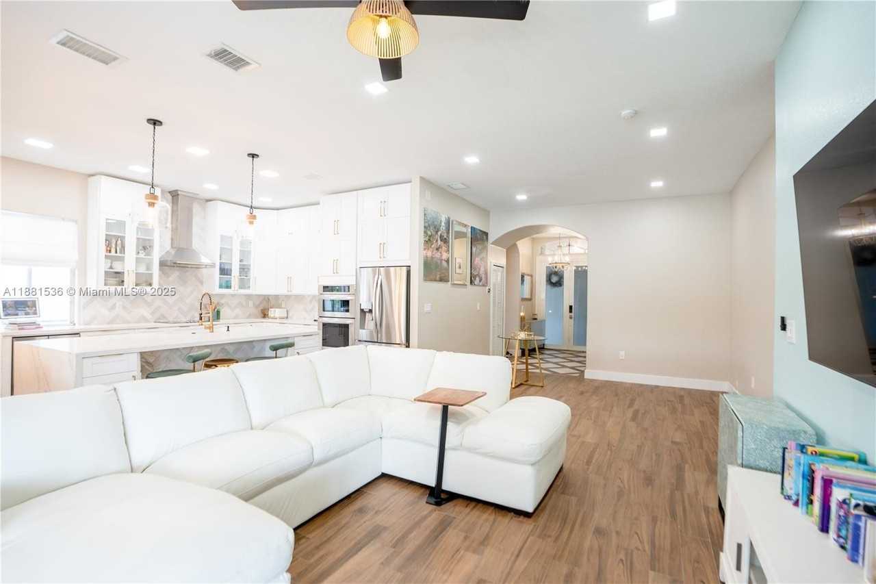 13000 Sw 52nd St - Photo 4 of 16