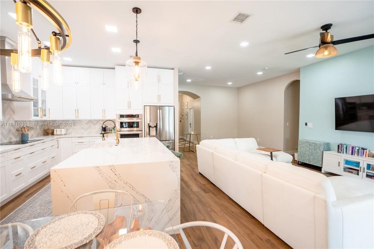 13000 Sw 52nd St - Photo 5 of 16