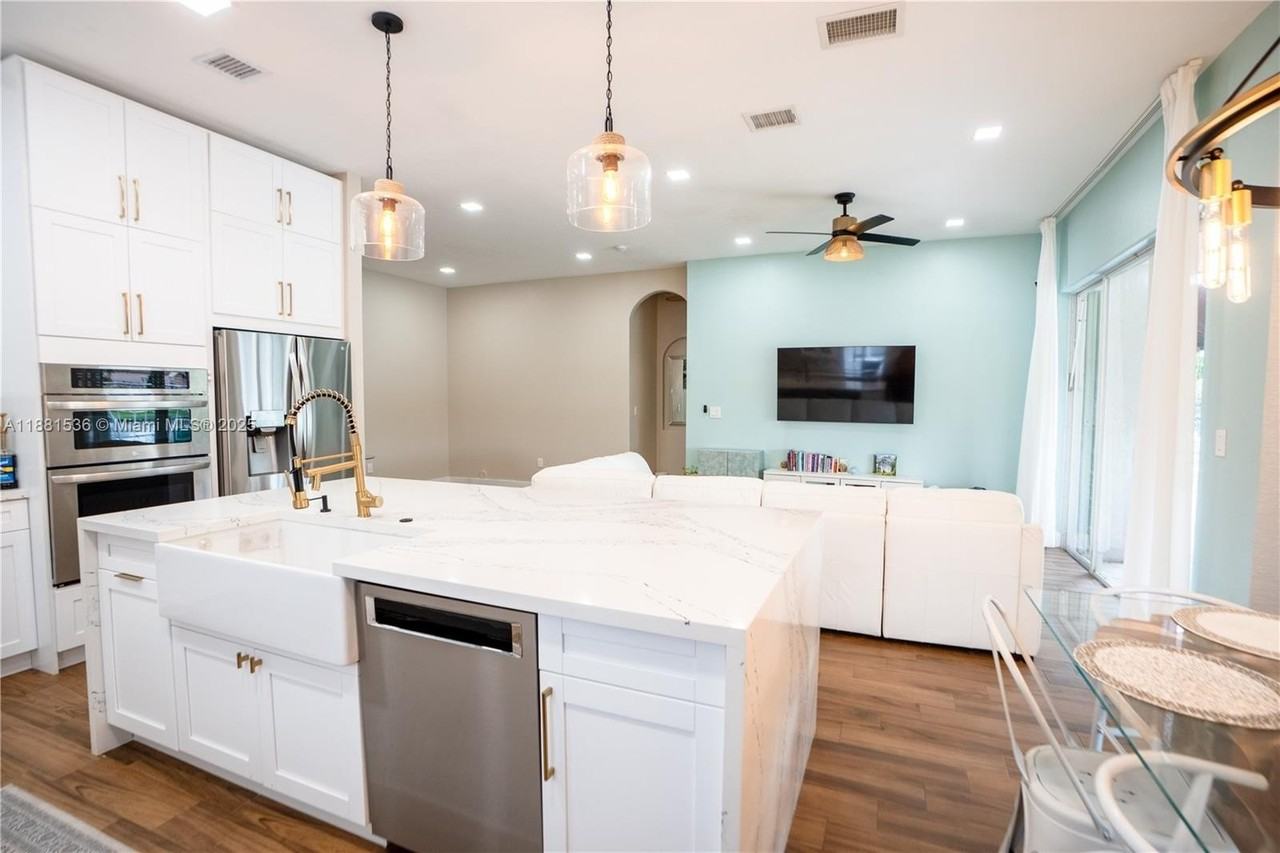 13000 Sw 52nd St - Photo 7 of 16