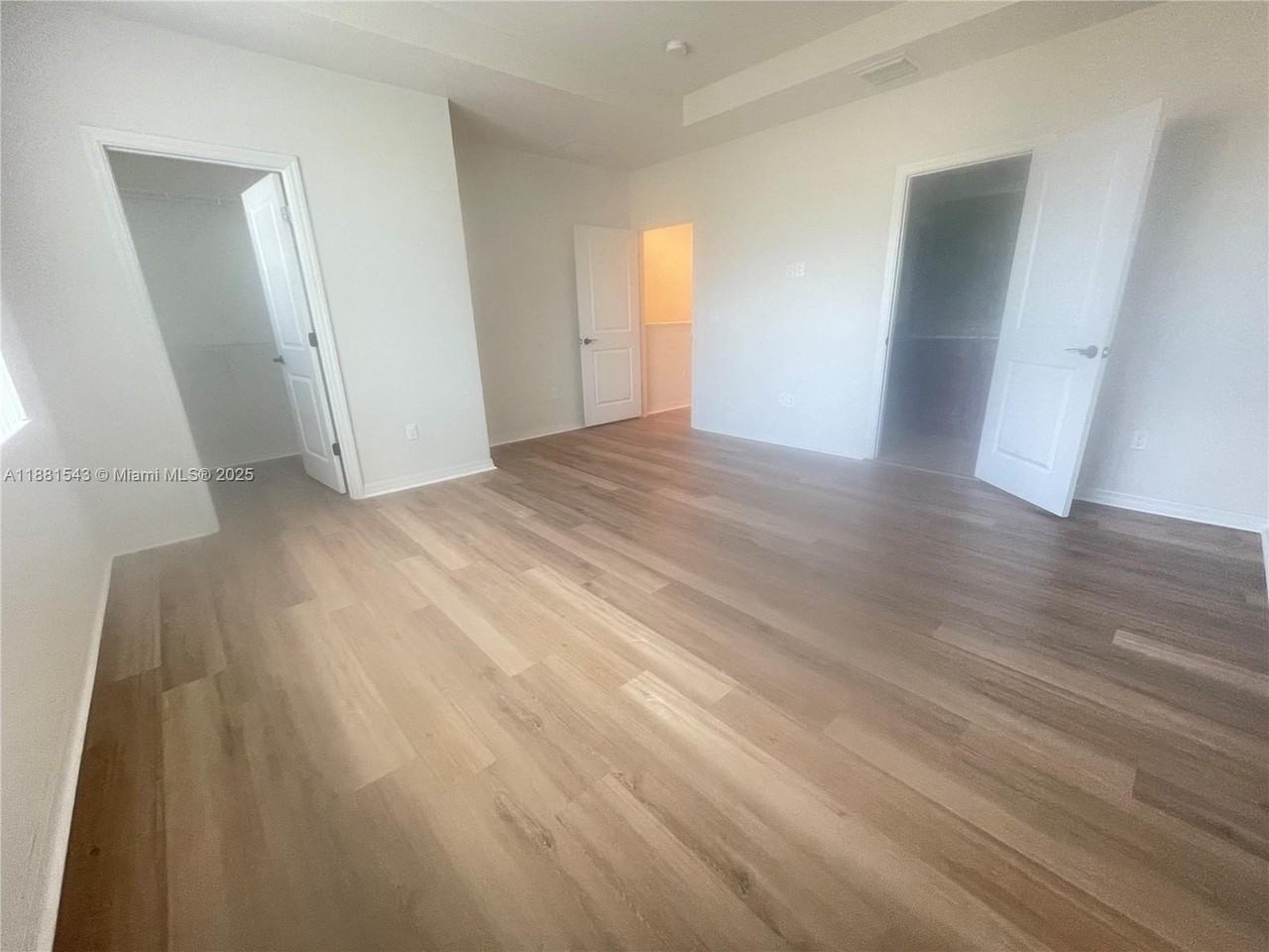 5060 Eucalyptus Dr #2 - Photo 3 of 43