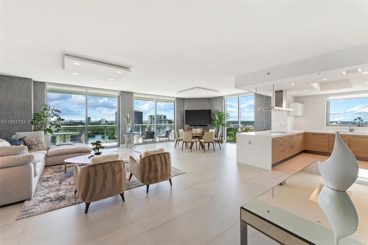 17111 Biscayne Boulevard #2202