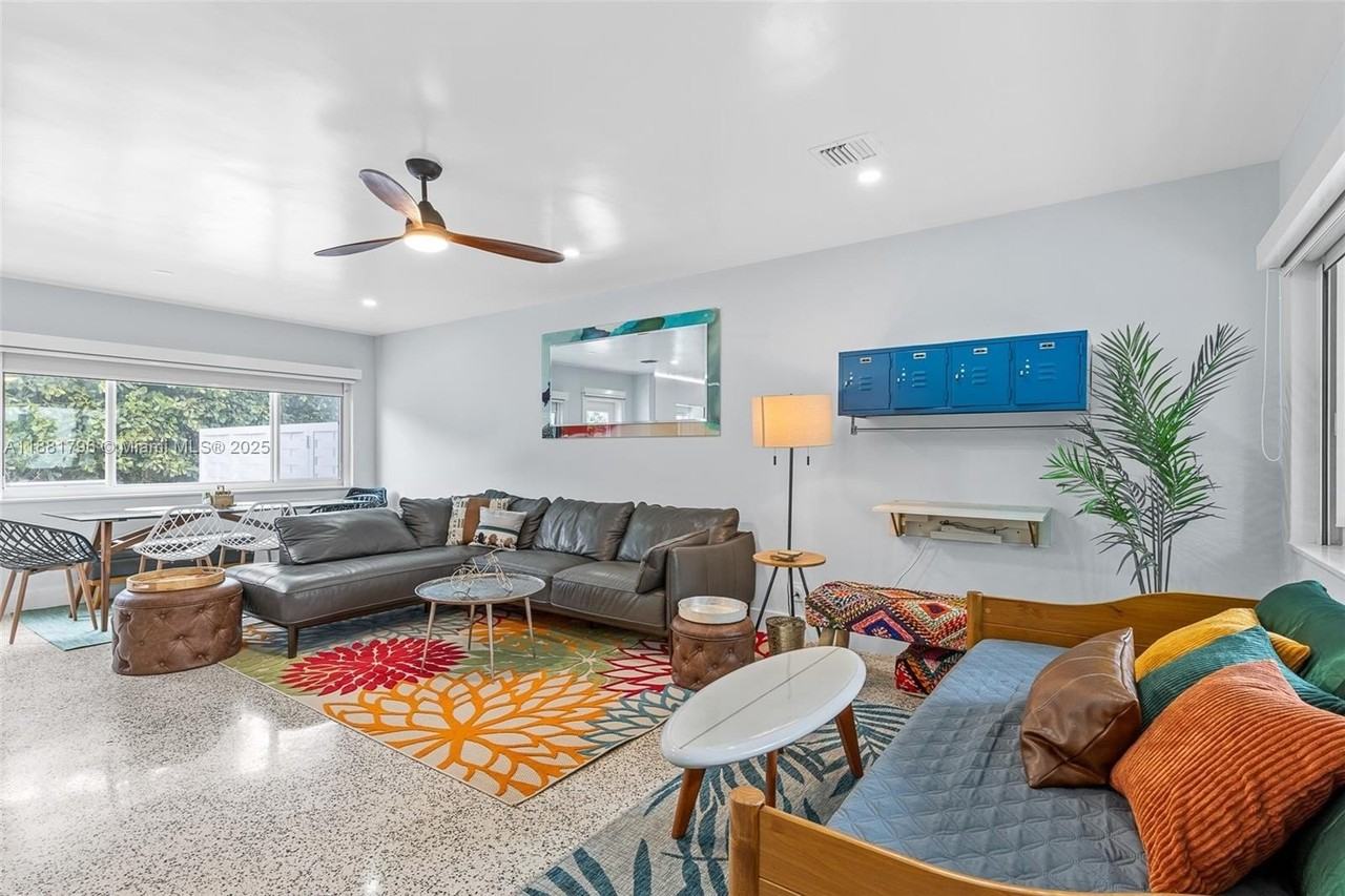 340 Bamboo Rd - Photo 2 of 50