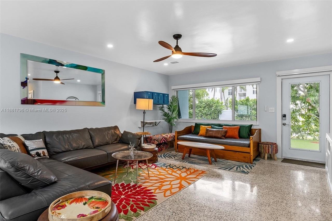 340 Bamboo Rd - Photo 3 of 50