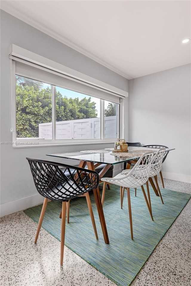 340 Bamboo Rd - Photo 7 of 50